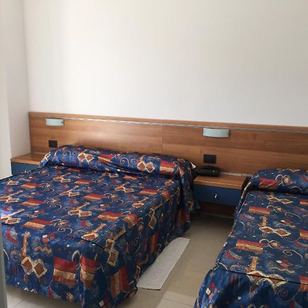 Hotel Athena Pesaro Kültér fotó