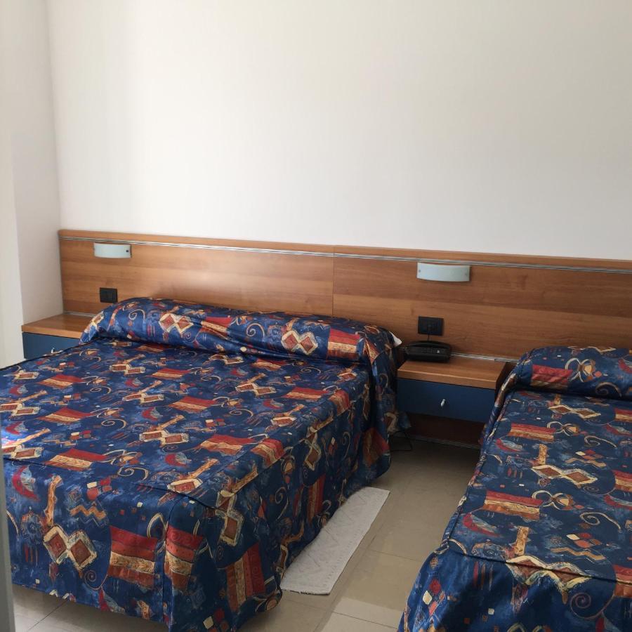 Hotel Athena Pesaro Kültér fotó
