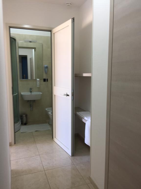 Hotel Athena Pesaro Szoba fotó