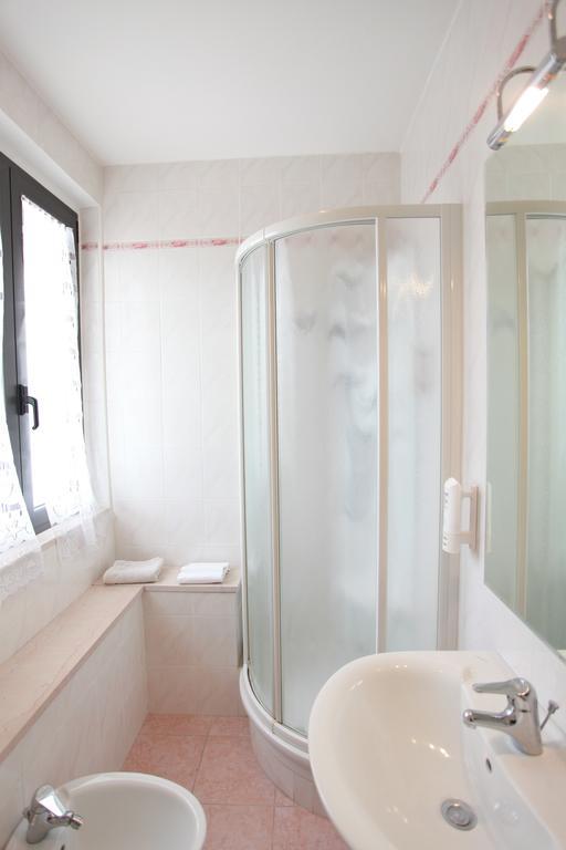 Hotel Athena Pesaro Szoba fotó