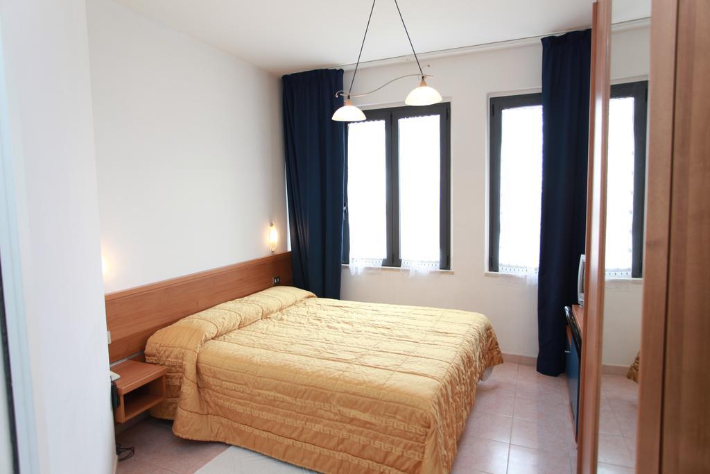 Hotel Athena Pesaro Szoba fotó