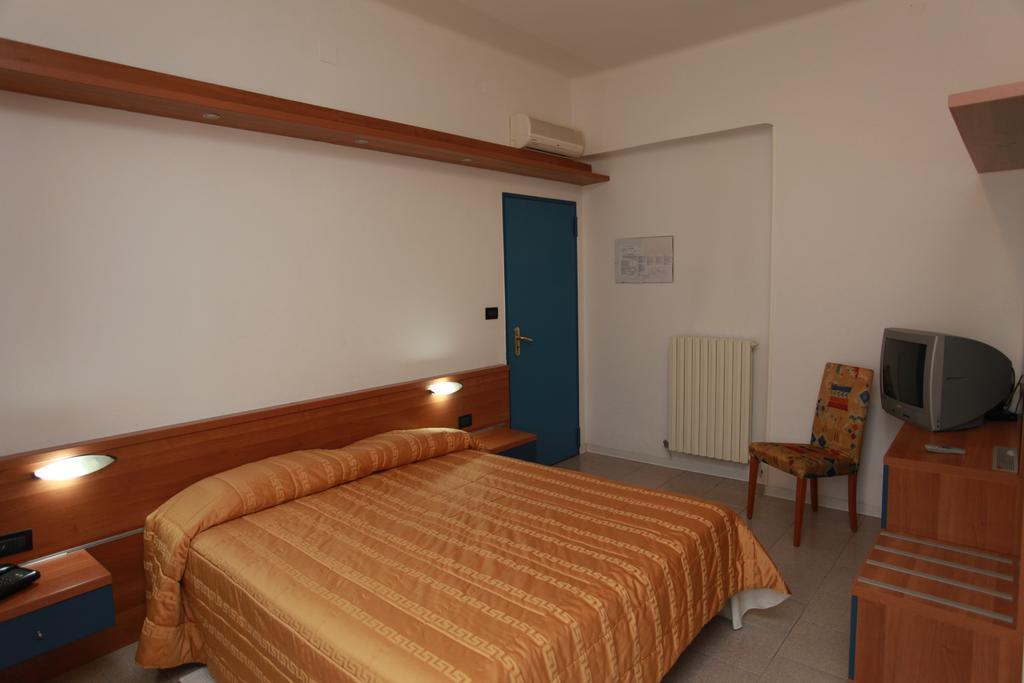 Hotel Athena Pesaro Szoba fotó
