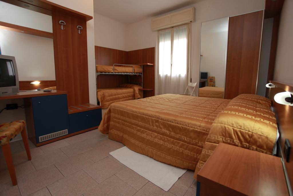 Hotel Athena Pesaro Szoba fotó