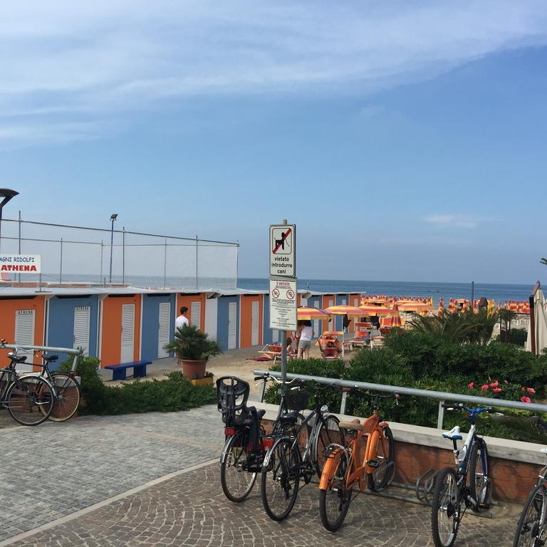 Hotel Athena Pesaro Kültér fotó