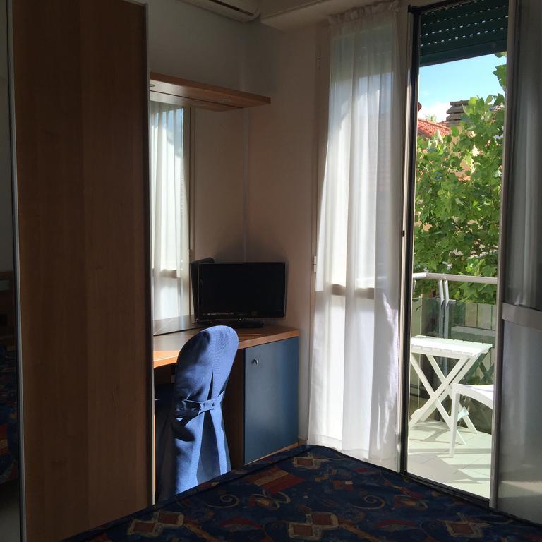 Hotel Athena Pesaro Kültér fotó